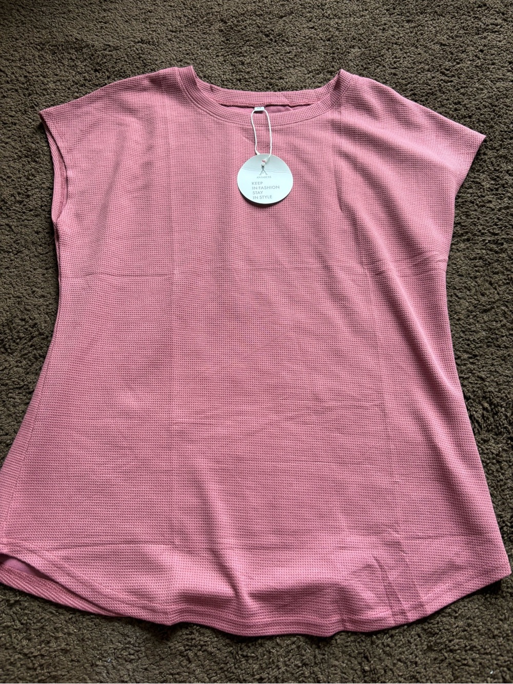 Women’s Relaxed waffle tee in mauve size medium capped sleeve — NWT
